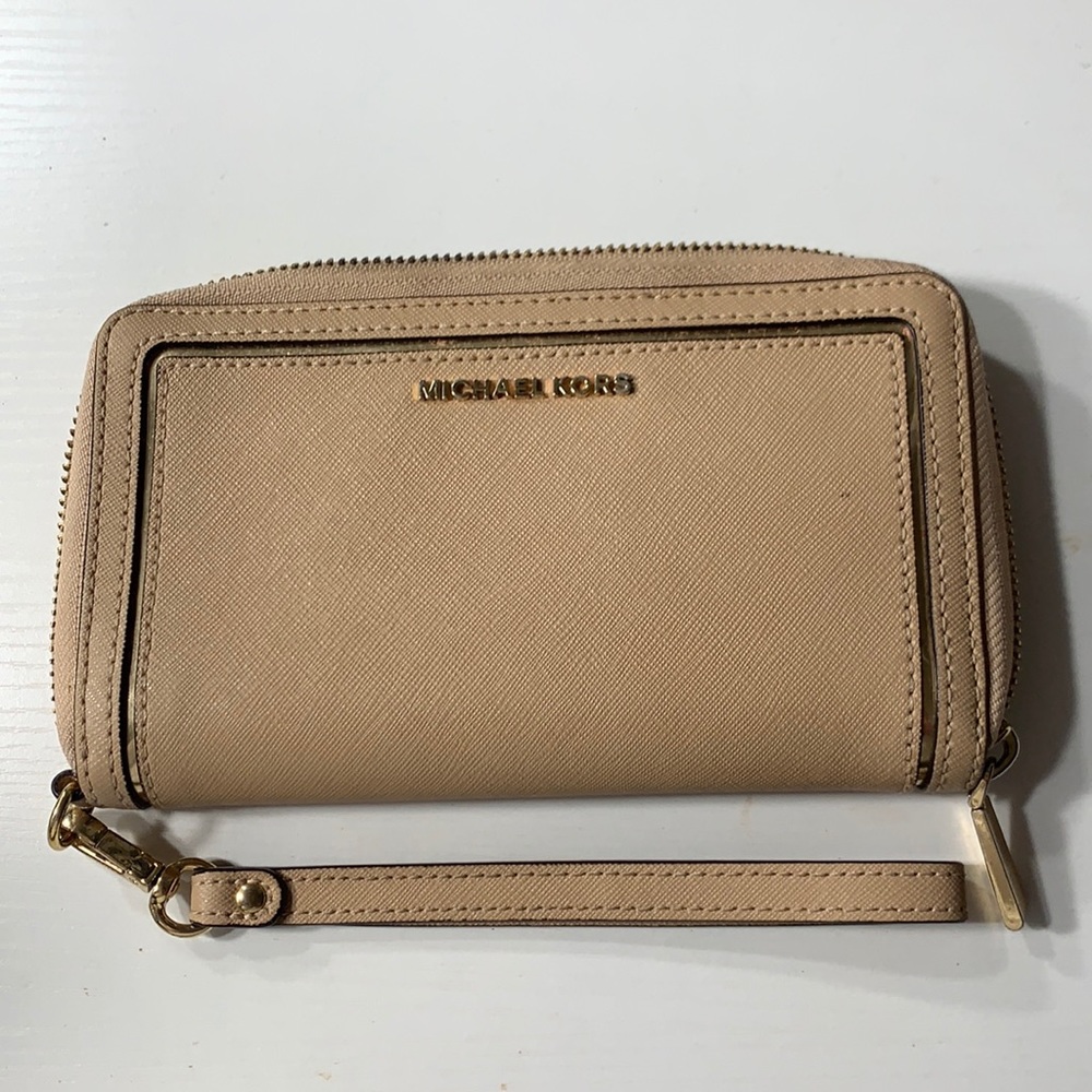 COPY - Michael Kors wristlet/wallet